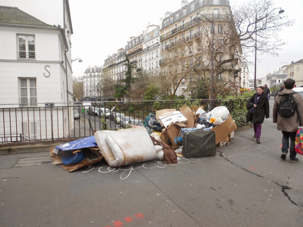 découvrez les tarifs compétitifs pour le débarras d'appartements à paris. obtenez un service rapide et efficace pour vider votre logement, tout en respectant votre budget. contactez-nous pour un devis gratuit et sans engagement.