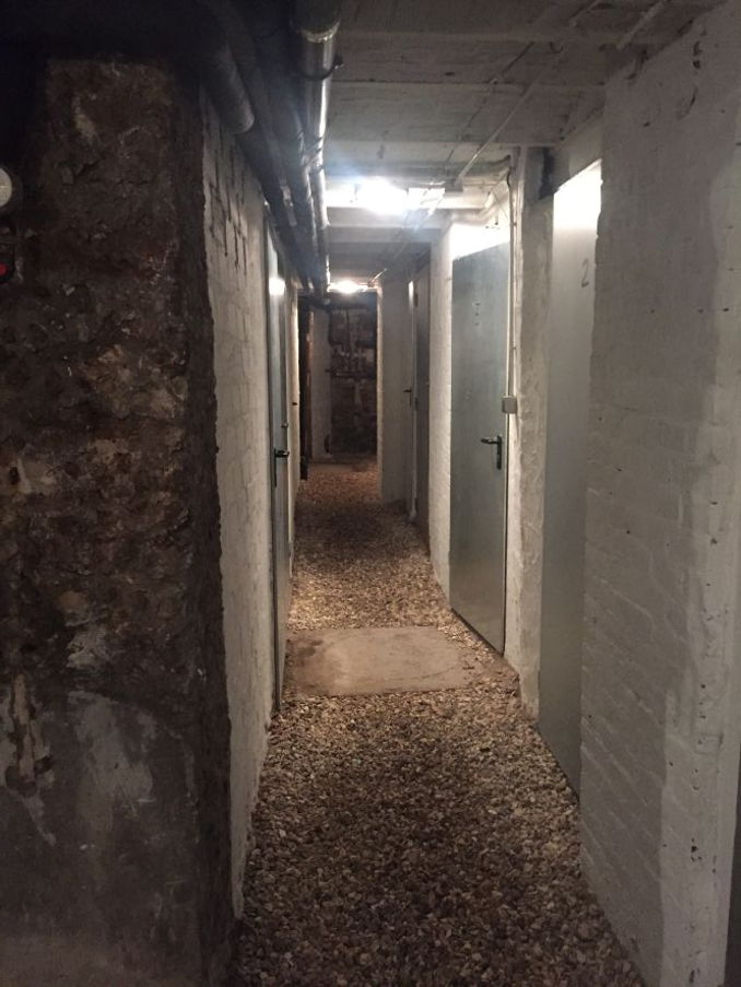 découvrez notre service de vide cave à paris, rapide et efficace. libérez de l'espace dans votre cave tout en vous débarrassant des objets inutiles. contactez-nous pour un devis gratuit !